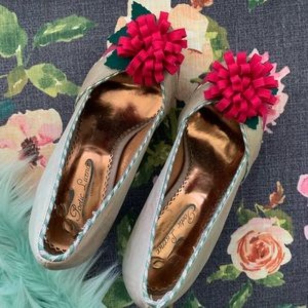 Poetic License pop star flower heels sz 7.5